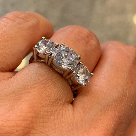 3 stone Wedding Band size 5 6 7 8 9 - Picture 4 of 9